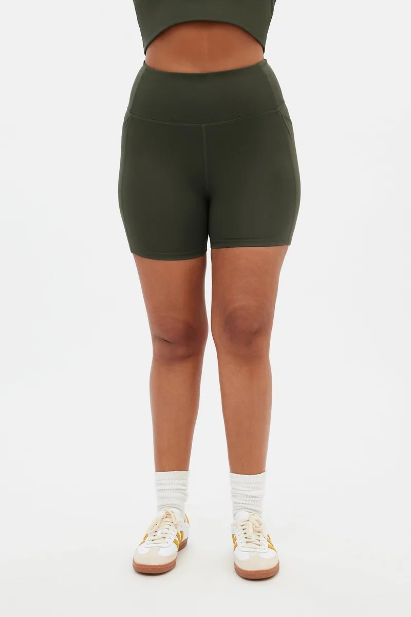 Short de course moulant avec poches