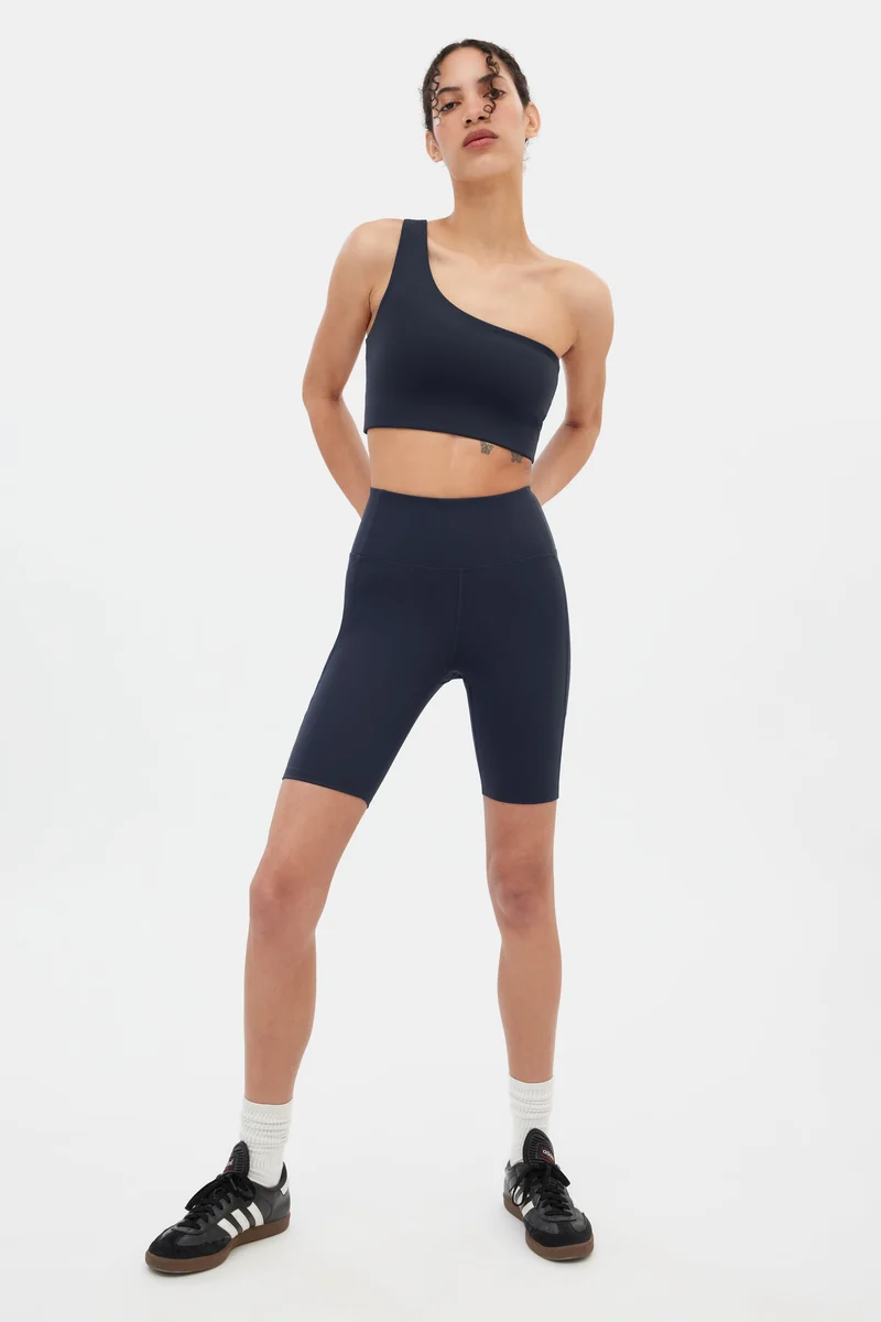 Soutien-gorge asymétrique à une épaule