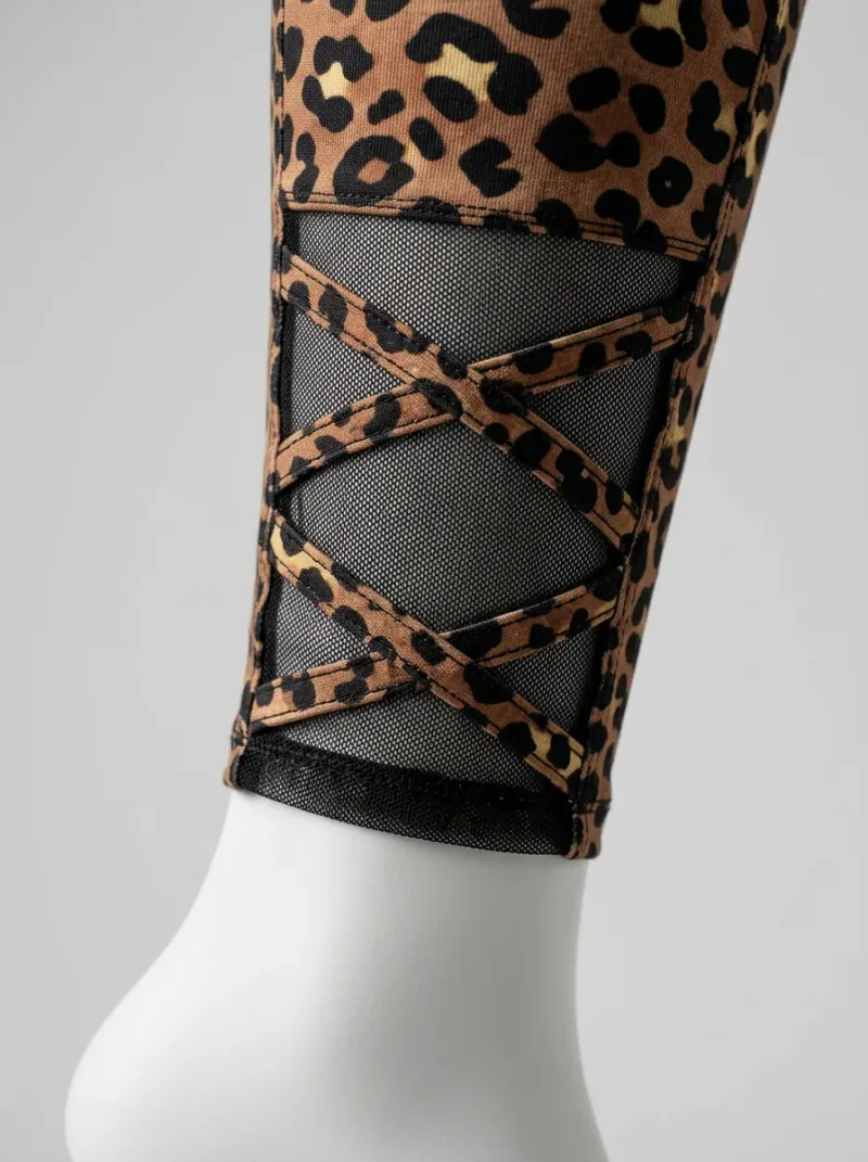 Legging leopard textile respirant ajouré chevilles yoga