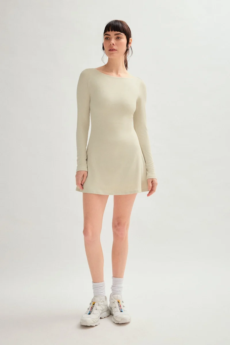 Robe courte à manches longues