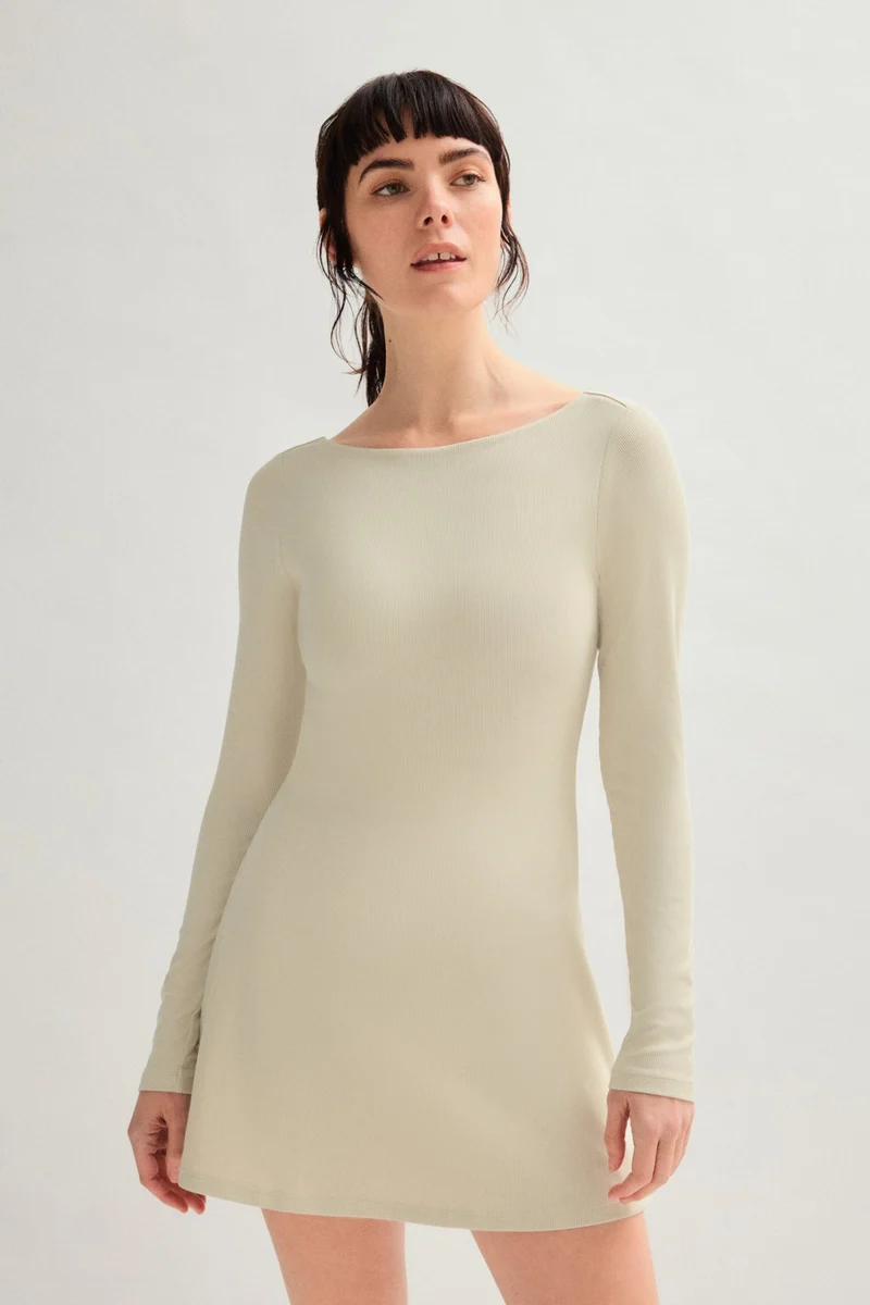 Robe courte à manches longues