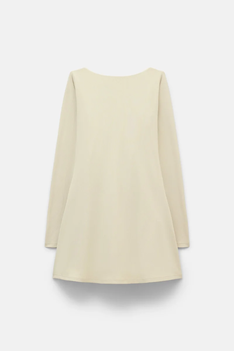 Robe courte à manches longues