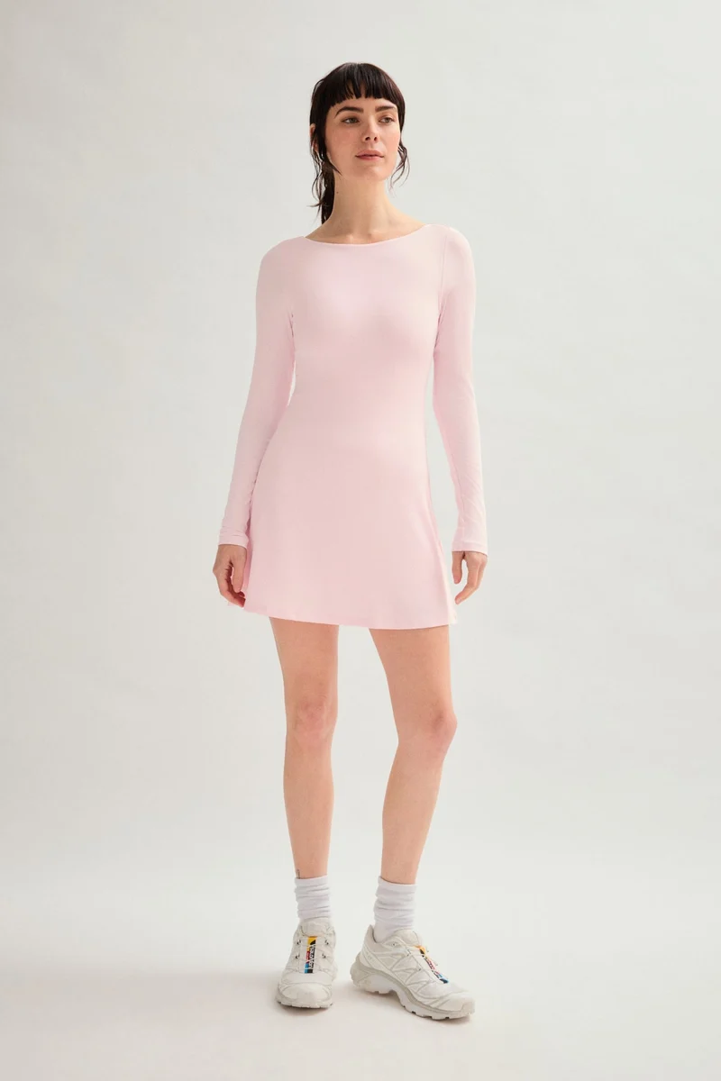 Robe courte à manches longues