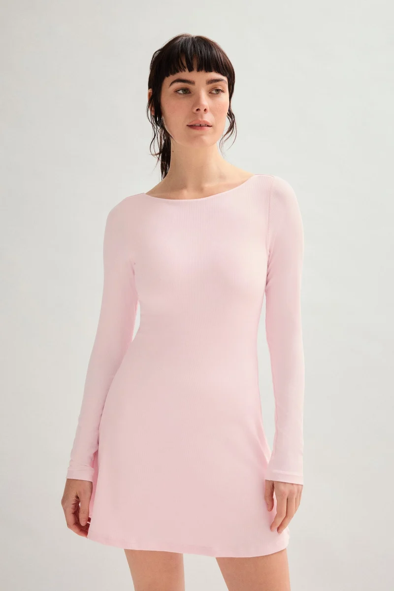 Robe courte à manches longues