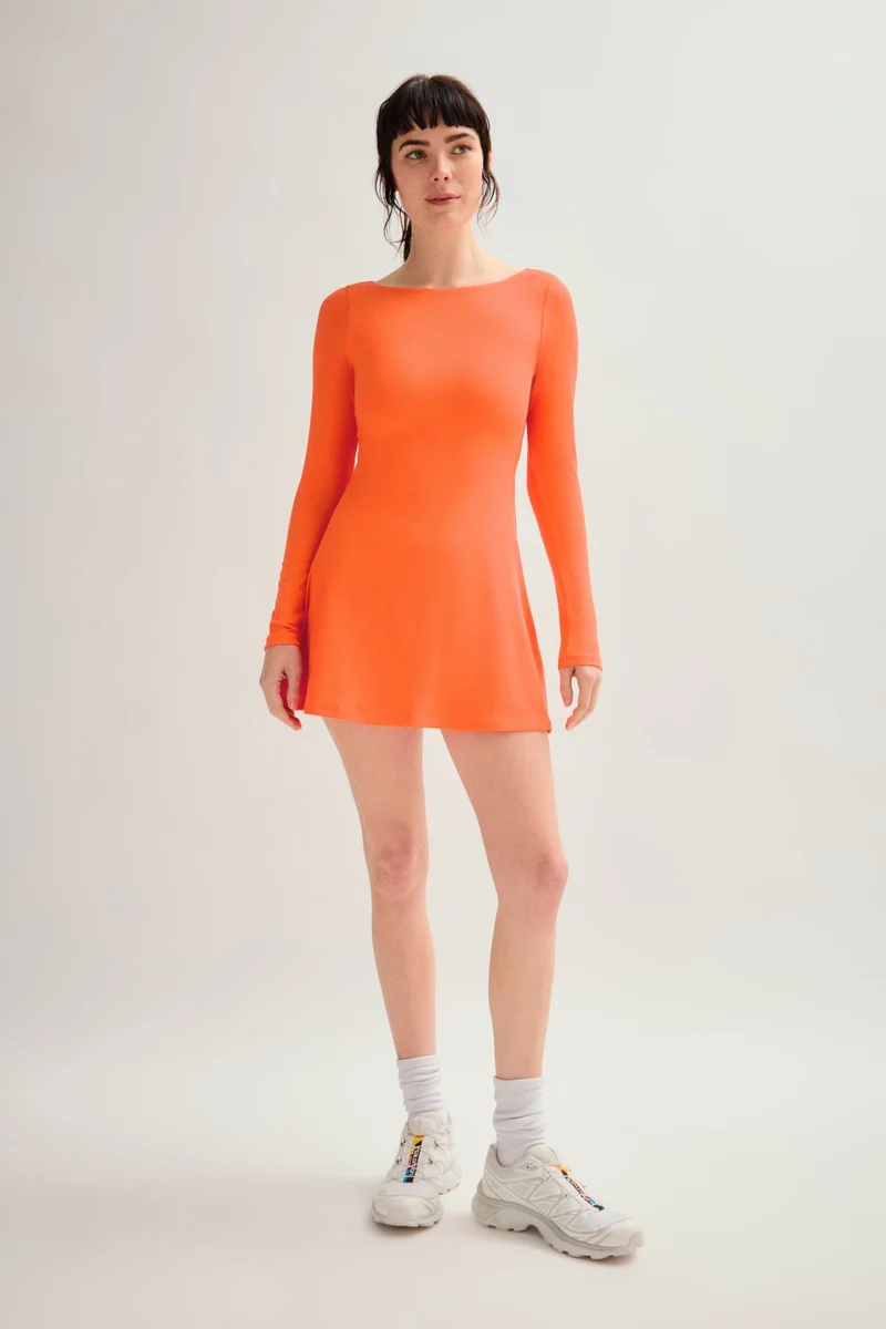 Robe courte à manches longues