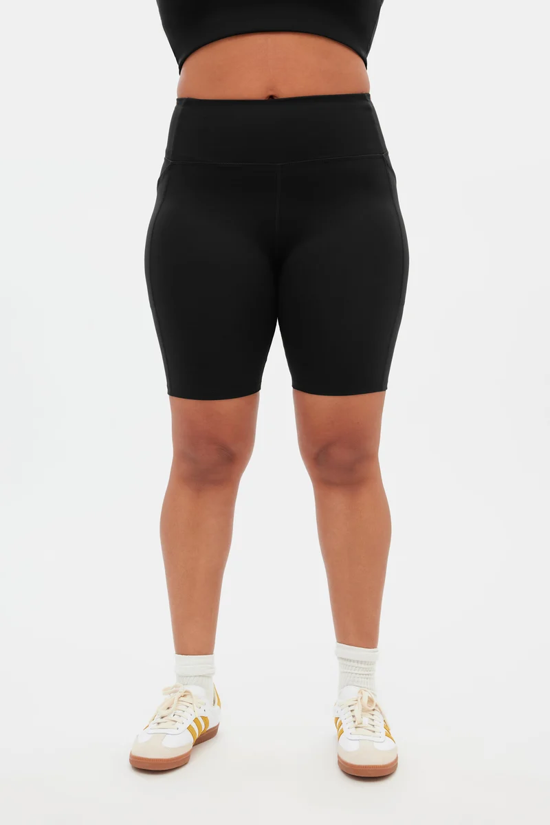 Short cycliste noir taille haute à poches