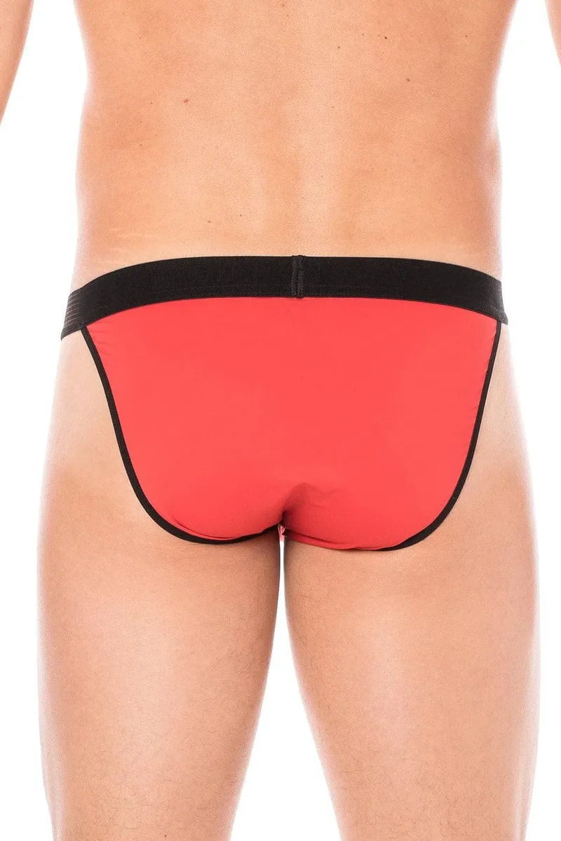 slip rouge échancré confortable fermeture éclair avant bande élastique noire lettrage anneau latéral tissu polyamide élasthanne extensible moderne séduisant urbain