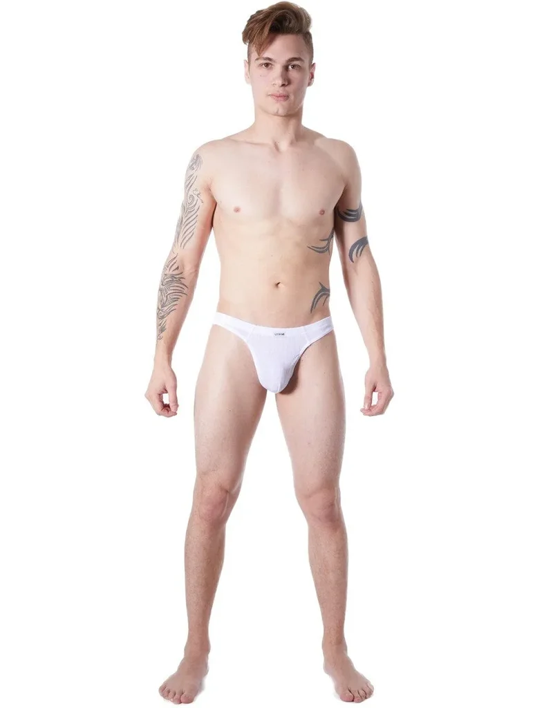 string blanc homme élégant polyamide extensible élasthanne maintien silhouette confort douceur discret moderne sophistiqué durable entretien facile