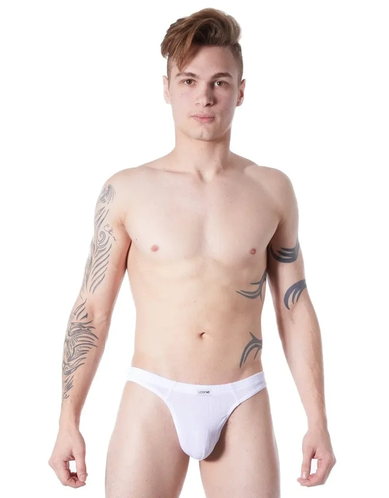 string blanc homme élégant polyamide extensible élasthanne maintien silhouette confort douceur discret moderne sophistiqué durable entretien facile