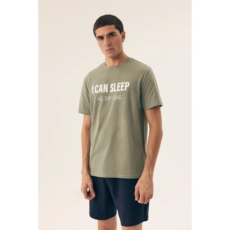 T-shirt confortable loungewear sensuel I CAN SLEEP ALL DAY LONG coton vert kaki design minimaliste