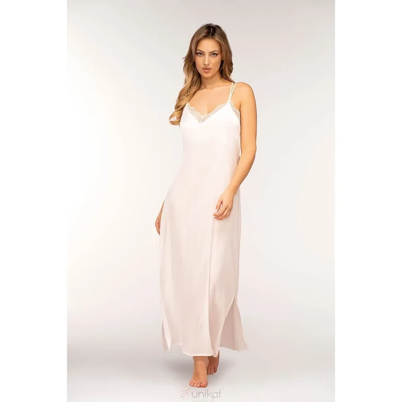 nuisette longue satinée dentelle décolleté V bretelles spaghetti ajustables fluide cheville fentes latérales ivoire blanc cassé extensible élasthanne confortable romantique