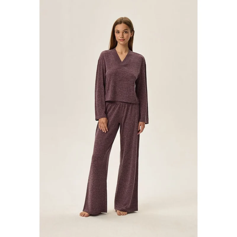 Pyjama femme deux pièces chemisier manches longues décolleté profond pantalon ample jambes larges violet foncé confortable doux hypoallergénique