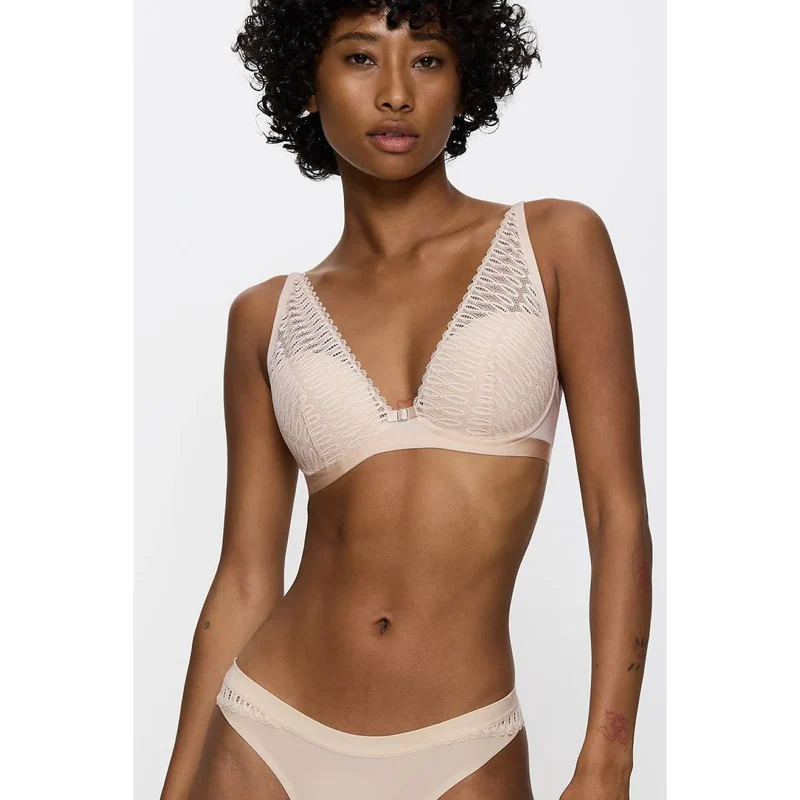 Soutien-gorge semi-rembourré dentelle sensuelle décolleté profond maintien confortable ajustable