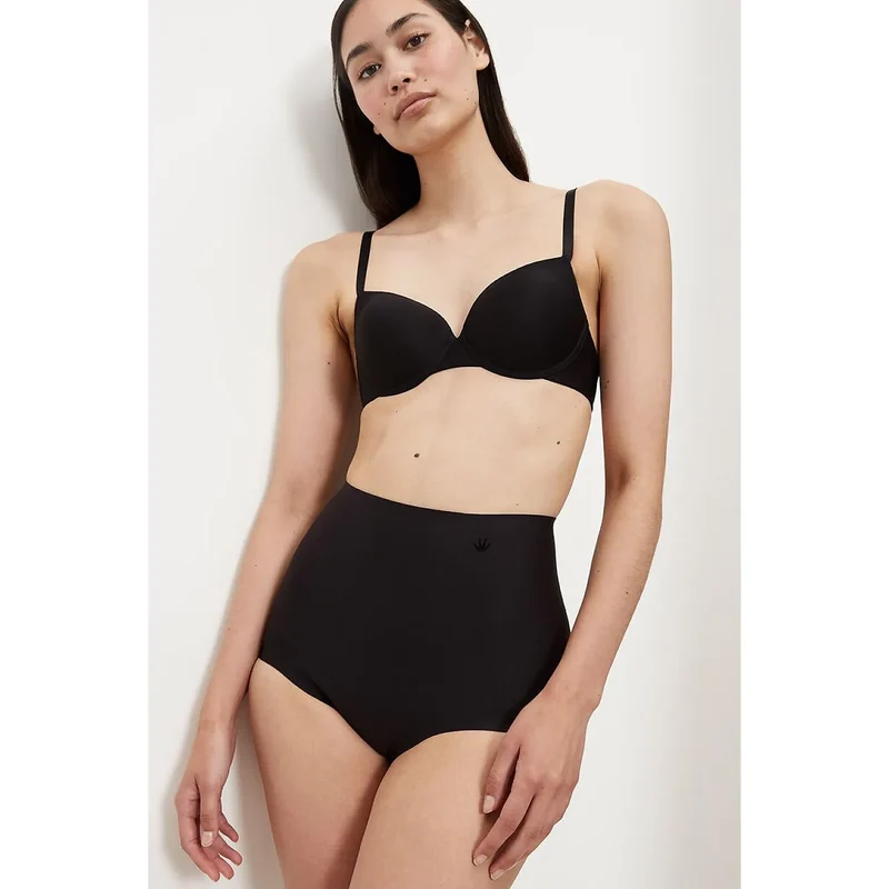 Culottes taille haute shaping invisibles confort Triumph Medium Shaping femmes élégantes