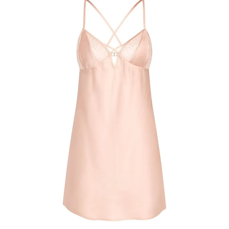 Chemise de nuit satin pêche dentelle Triumph élégance féminine confort luxe