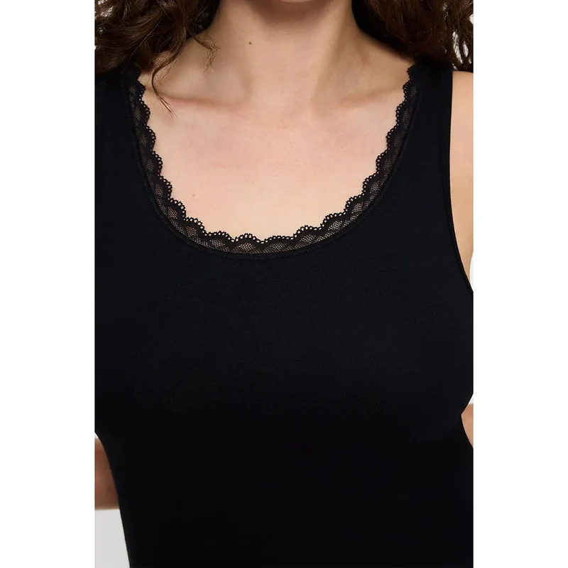 T-shirt coton doux dentelle féminine larges bretelles confort ajusté