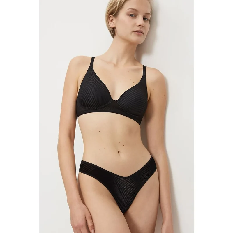 Soutien-gorge dentelle élastique armatures Triumph Harmony maintien confort féminin