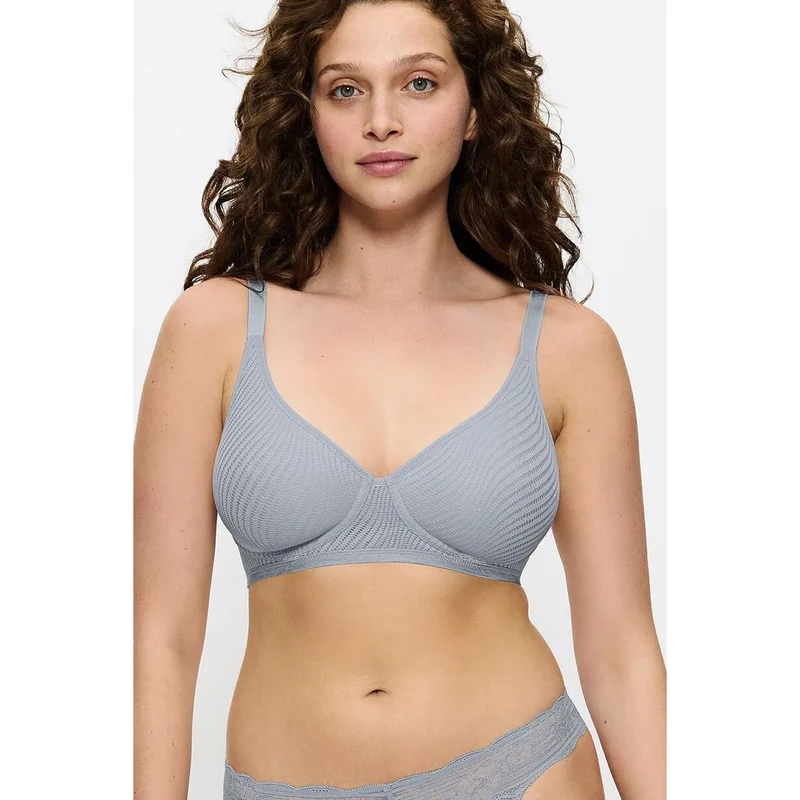 Soutien-gorge armatures dentelle élastique Triumph maintien confort femme élégant