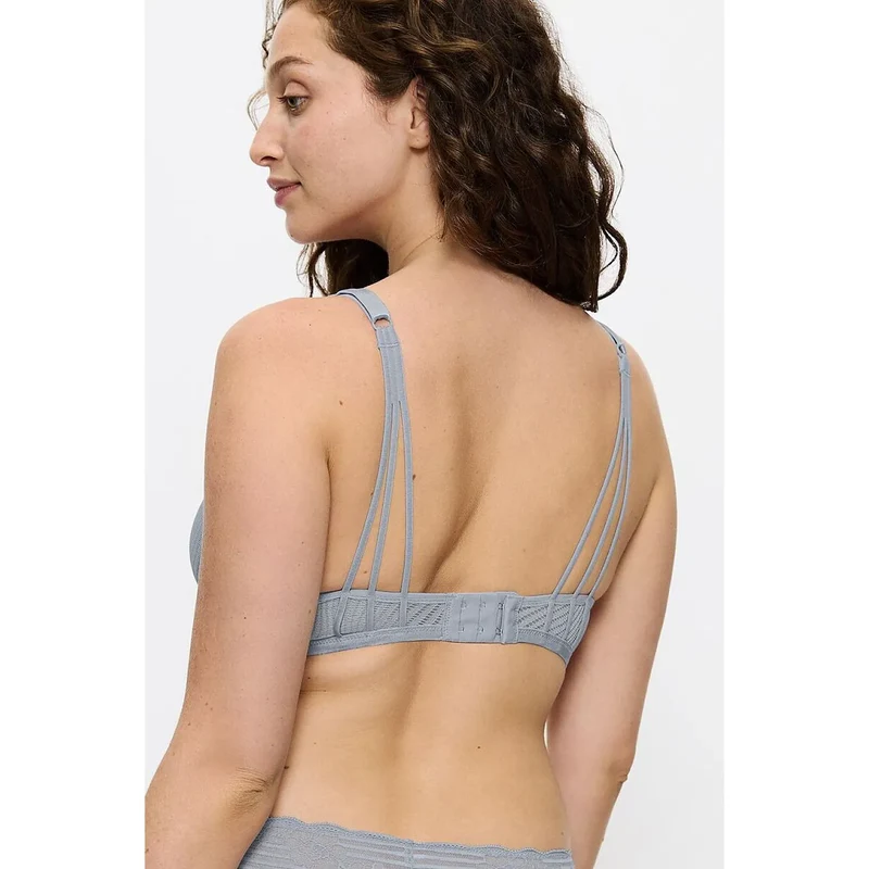 Soutien-gorge armatures dentelle élastique Triumph maintien confort femme élégant