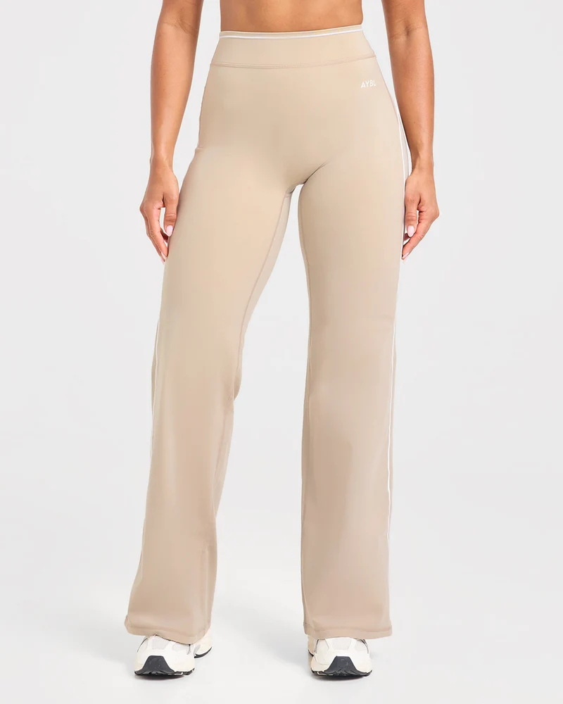 Form Flared Leggings - Mocha