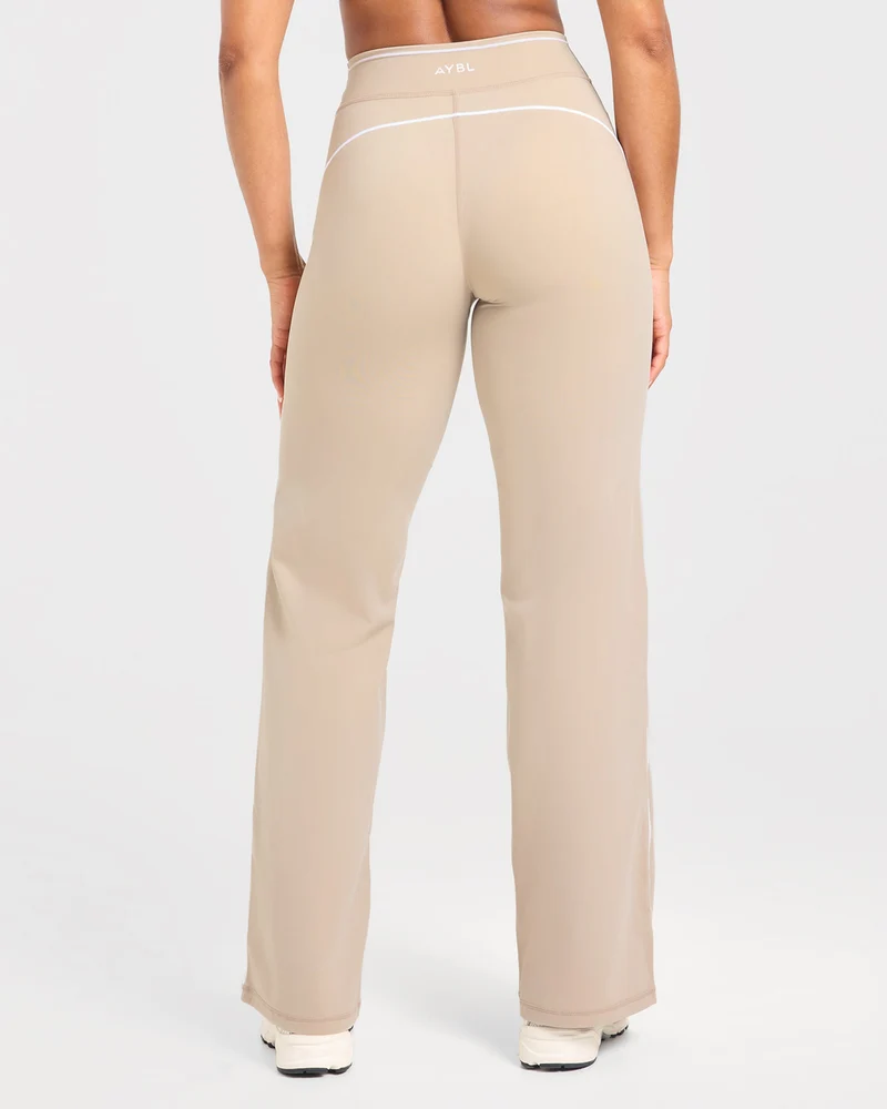 Form Flared Leggings - Mocha