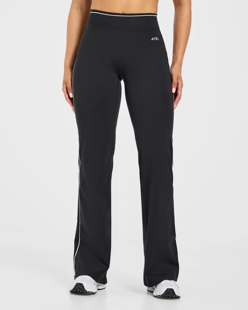 Form Flared Leggings - Noir