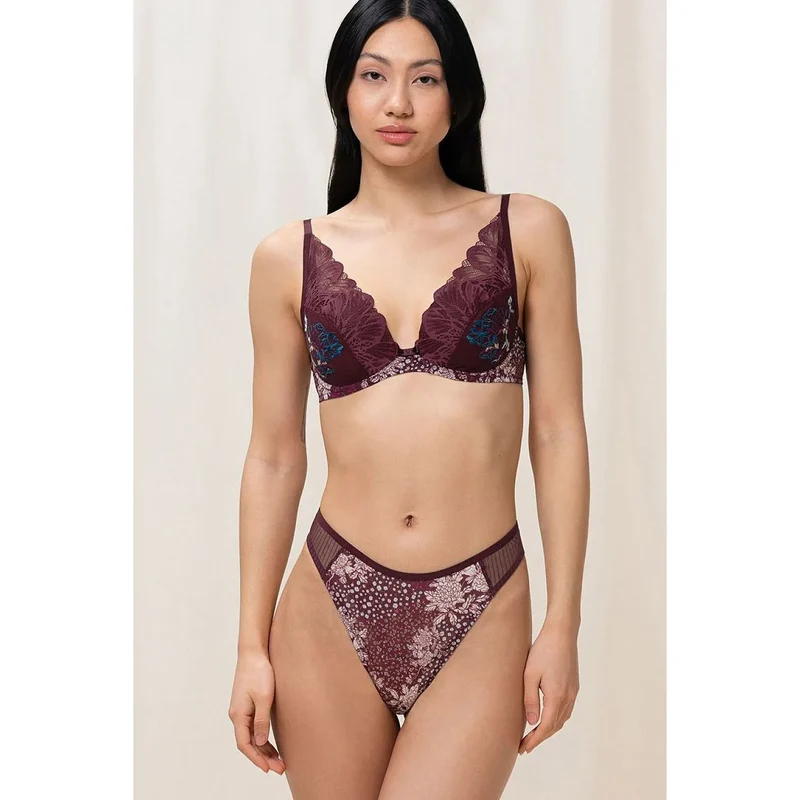 string taille haute Lavish Spotlight Triumph confort design moderne élégant