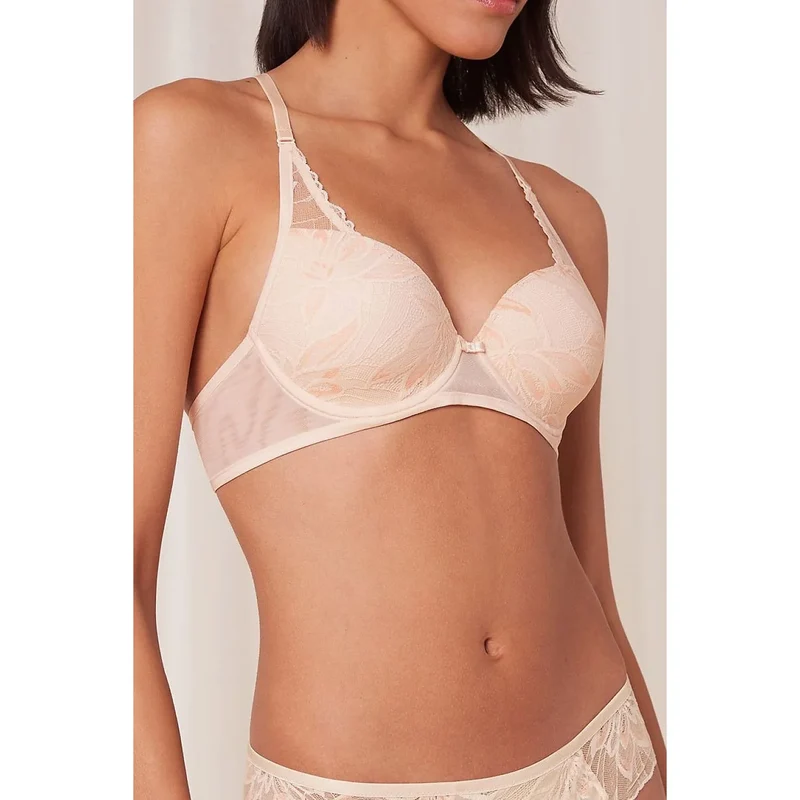 soutien-gorge rembourré dentelle beige clair élégant confort Triumph