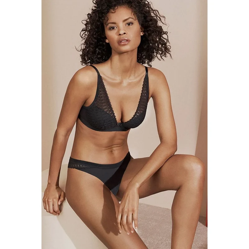 Soutien-gorge semi-soft décolleté profond dentelle sensuelle maintien confortable