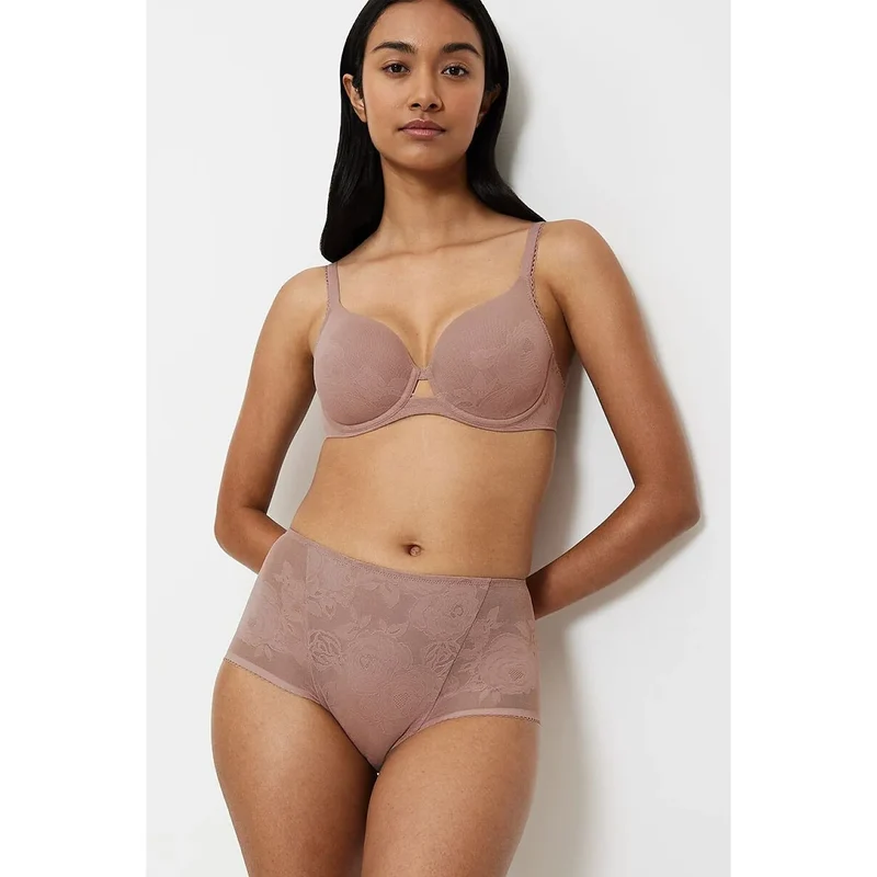 Soutien-gorge modelant femme décolleté naturel armatures flexibles dentelle élégante