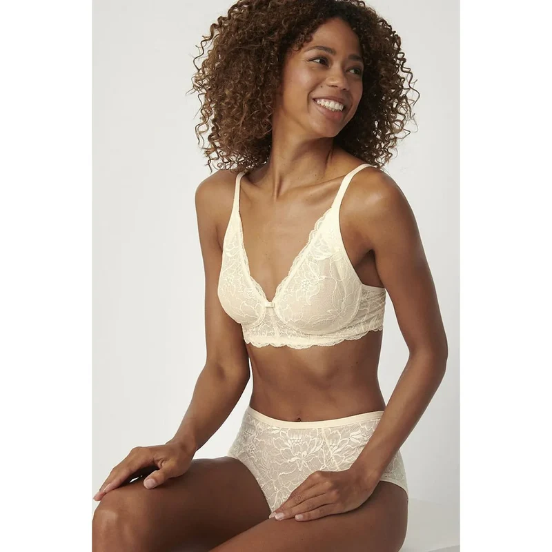 Soutien-gorge sans armatures dentelle moulée confort Amourette Charm N03