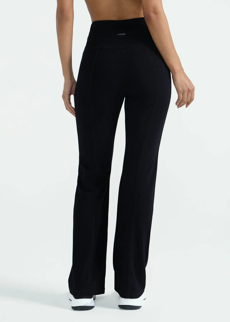 Calça Mulher Básica Recortes