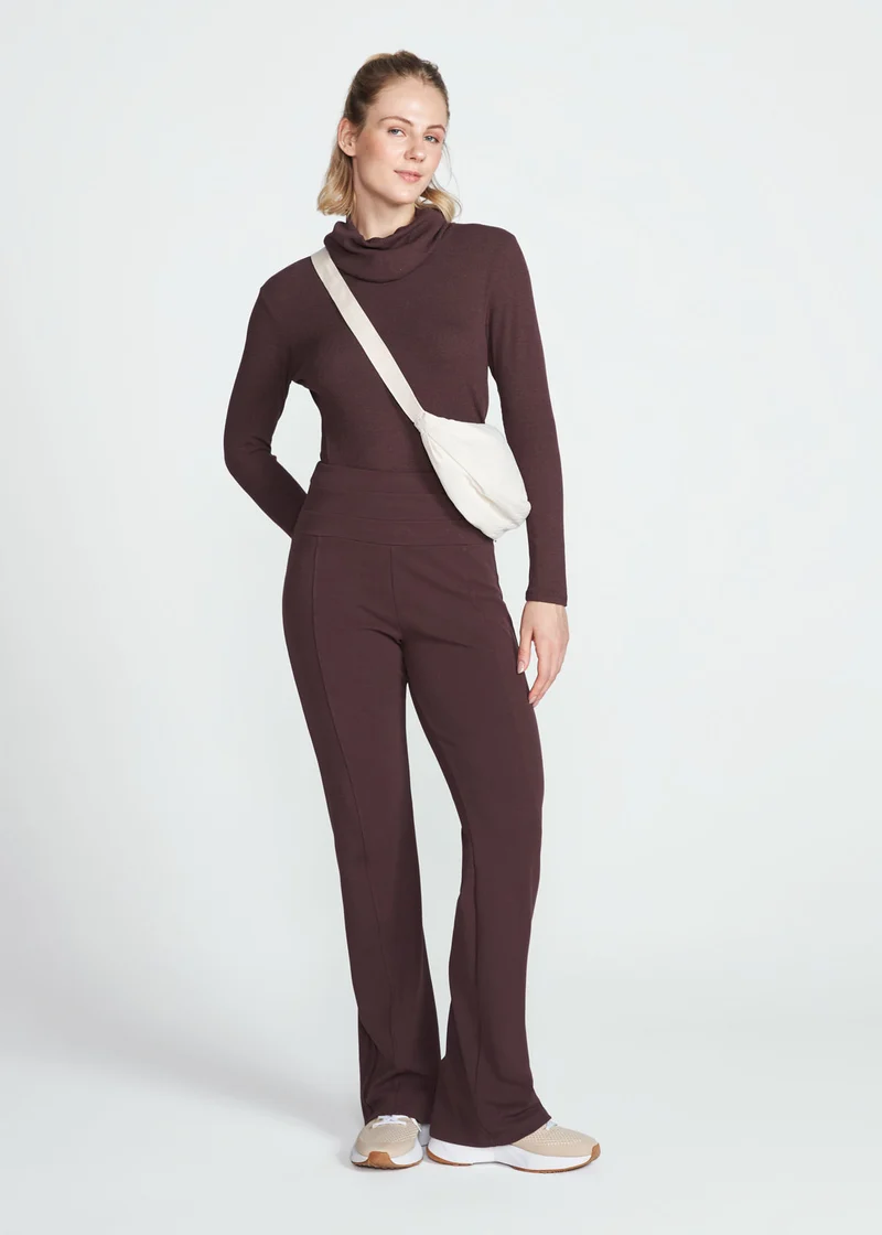 Calça Mulher Básica Recortes