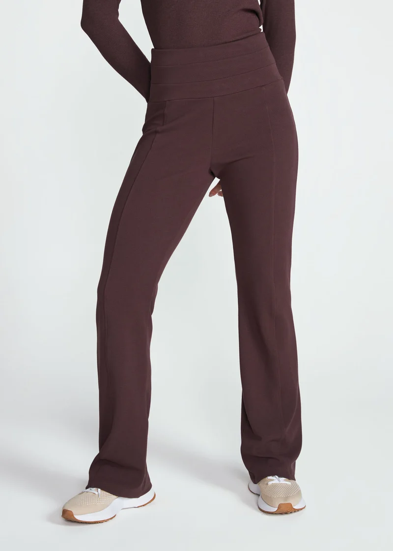 Calça Mulher Básica Recortes