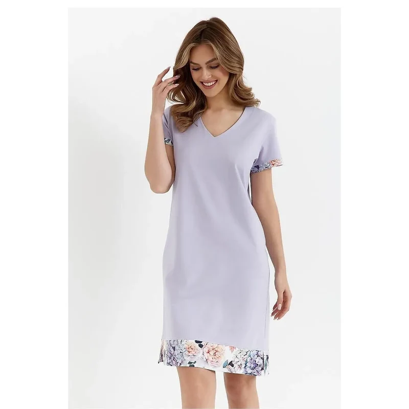 Chemise de nuit élégante et confortable Cana model 213452 en violet pâle manches courtes décolleté en V fente latérale