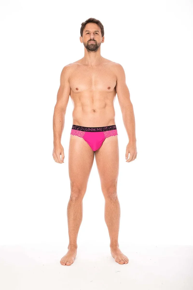 string moulant magenta dentelle fine florale poche opaque maintien affiné confortable extensible polyester elasthanne délicate sensuelle séduction
