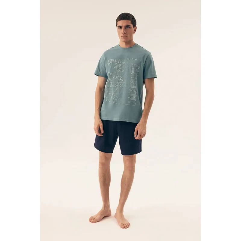 Pyjama en coton doux pour homme, relaxation nocturne, intimité, confort premium, parfaite discrétion, longueur idéale, graphiques élégants, ajustement parfait, texture douce, nuits chaudes, style décontracté, bien-être intime, romantique, couple