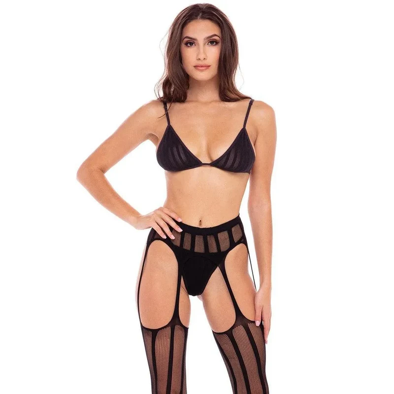 ensemble lingerie résille noire sexy trois pièces soutiengorge bretelles ajustables portejarretelles bas intégrés string assorti René Rofé