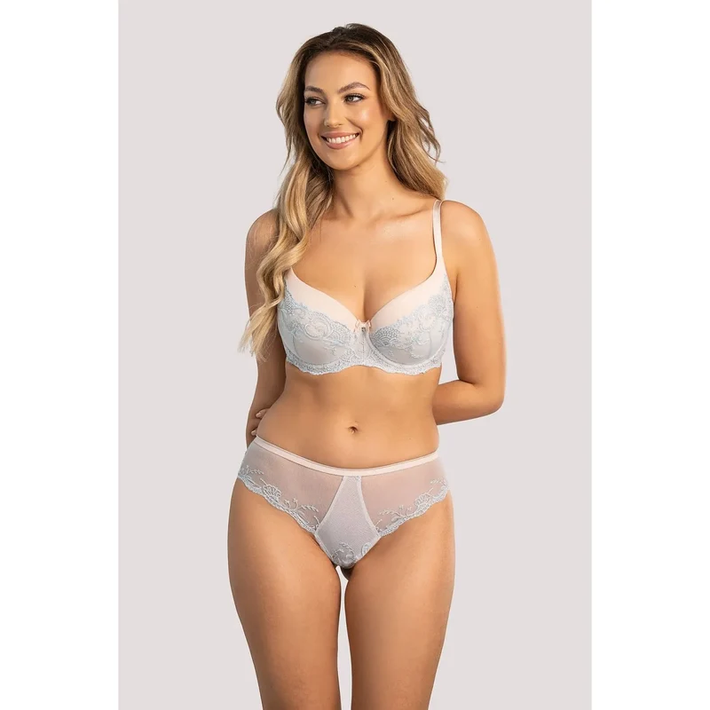 ensemble lingerie élégant fonctionnel soutiengorge rembourré dentelle brodée bonnets couvrants culotte tulle transparent maintien renforcé bretelles réglables crochets