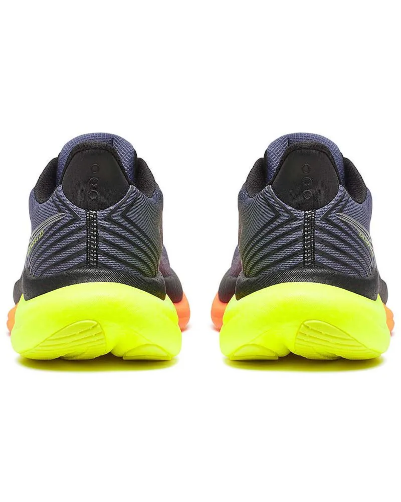 Scarpe Running Uomo Triumph 23