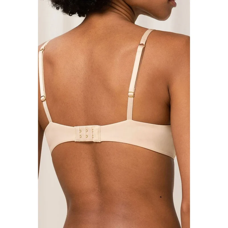 Soutien-gorge push-up invisible respirant bonnets Spacer Cup Triumph élégant décolleté