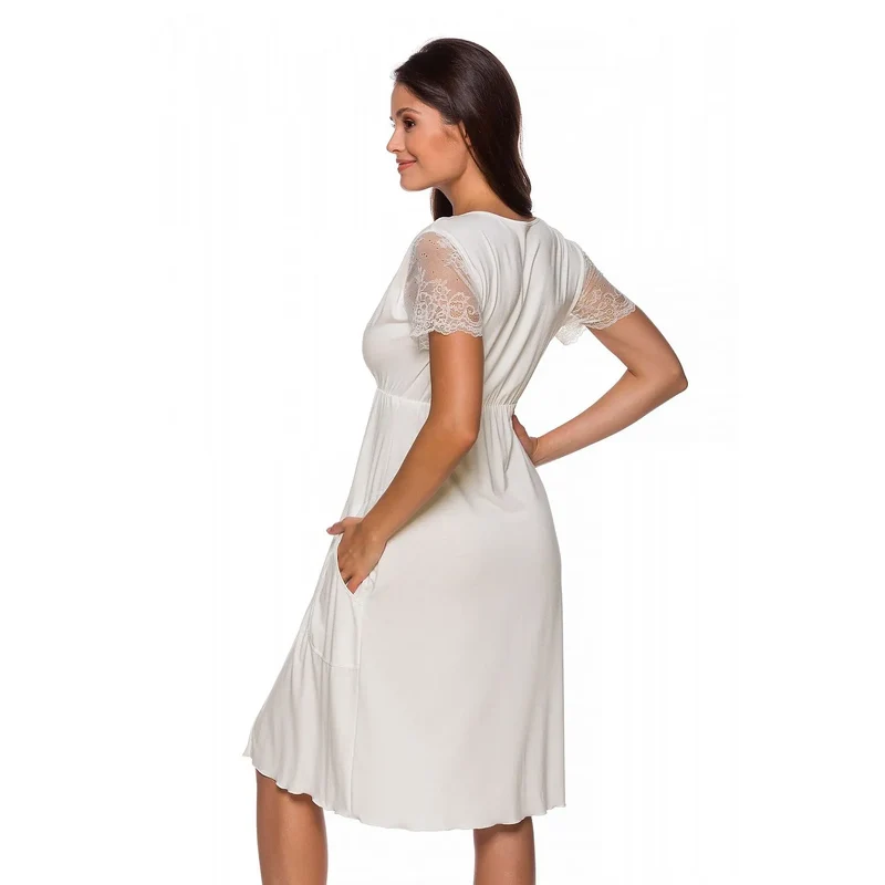 Chemise de nuit dentelle jersey confort élégance femme robe de détente manches courtes poches latérales blanc cassé