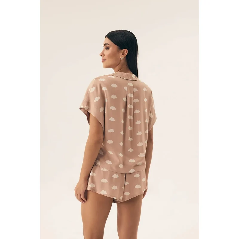 Pyjama féminin élégant et confortable pour nuits chaudes chemise courte manches courtes col délicat shorts élastiqués viscose douce