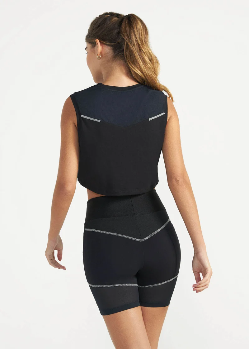T-Shirt Mulher Sem Manga Cropped Patch