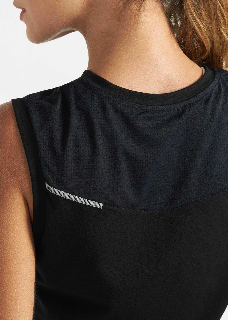 T-Shirt Mulher Sem Manga Cropped Patch
