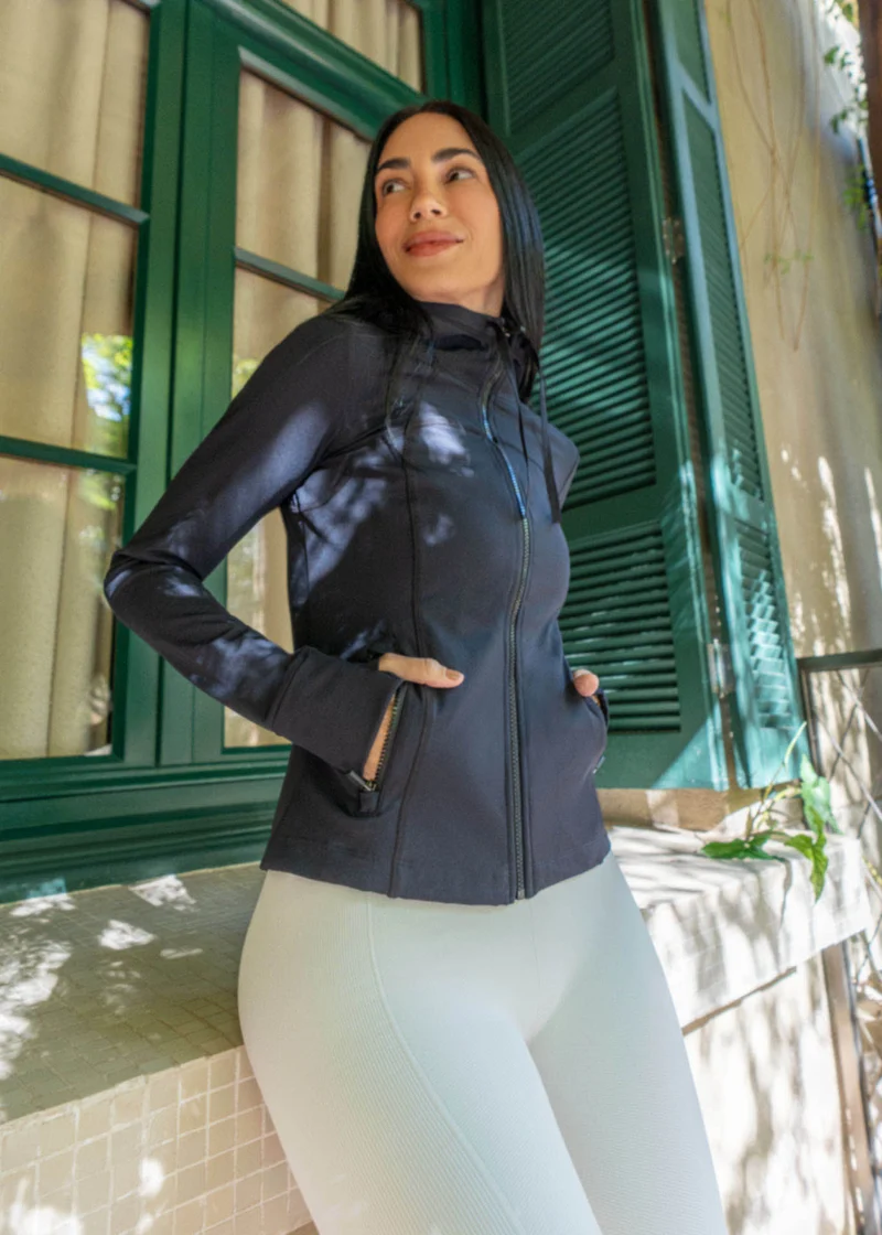 Casaco Mulher Fit Capuz