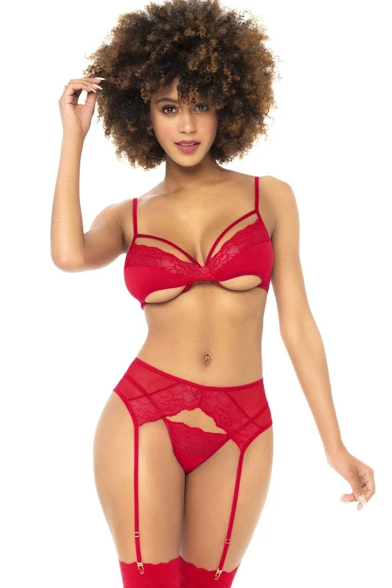 ensemble lingerie rouge trois pièces soutien gorge bretelles réglables porte jarretelles ajustables string assorti polyamide élasthanne confortable doux extensible séduisant
