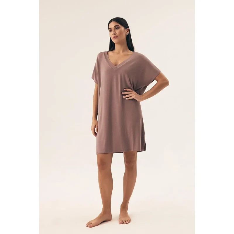 Chemise de nuit en viscose 95% élasthanne 5% coupe ample encolure en V manches courtes couleur taupe lingerie élégante confortable pour détente nuit