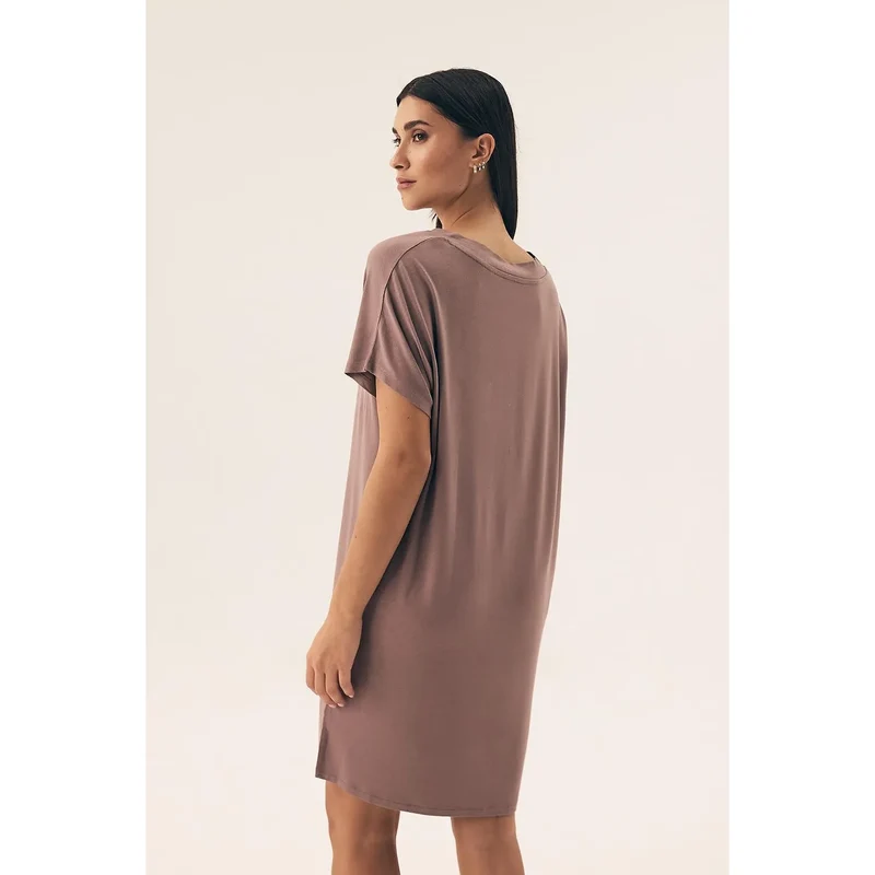 Chemise de nuit en viscose 95% élasthanne 5% coupe ample encolure en V manches courtes couleur taupe lingerie élégante confortable pour détente nuit