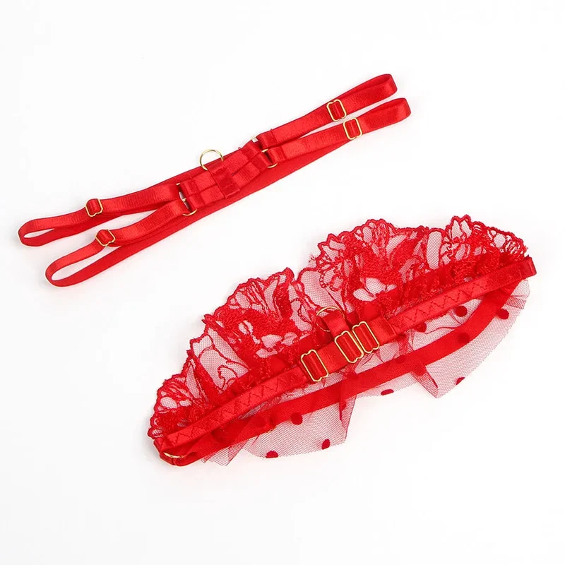ensemble lingerie dentelle rouge sexy portejarretelles soutiengorge maintien bretelles réglables culotte confortable floral extensible élégant raffiné